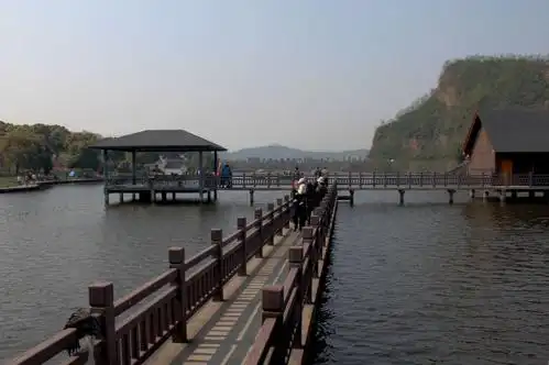 老同学春游狮山湖