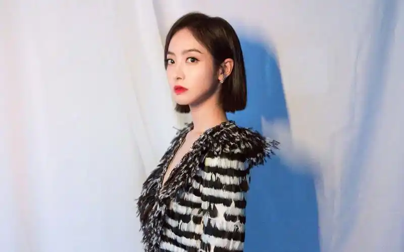 宋茜短发新造型写真