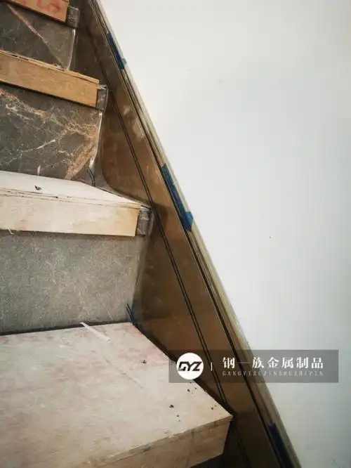 不锈钢定制楼梯踢脚线