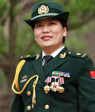 津城最美女军医轮椅坐诊近10年