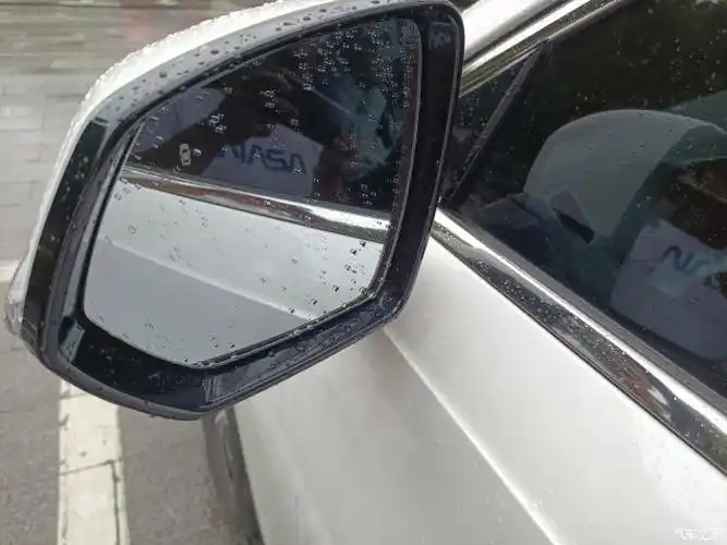 三代哈弗h6后视镜加热