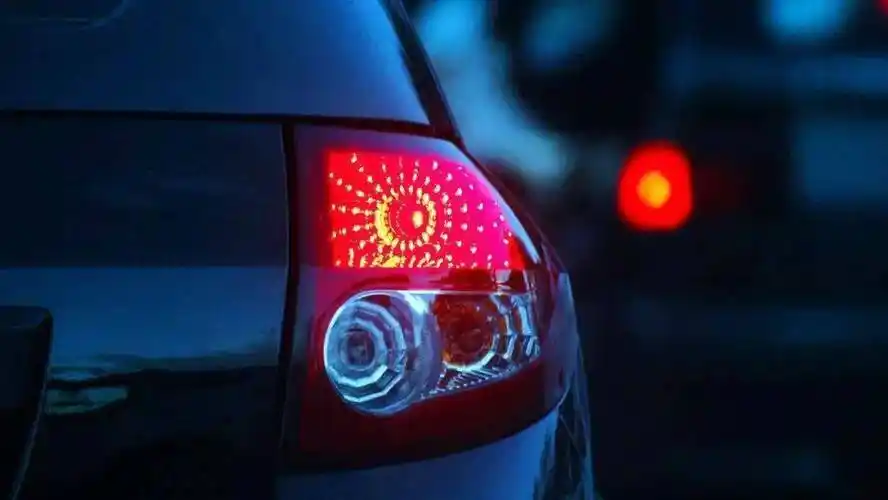 新能源车单踏板模式制动,刹车灯亮与不亮的"困局"_搜狐汽车_搜狐网