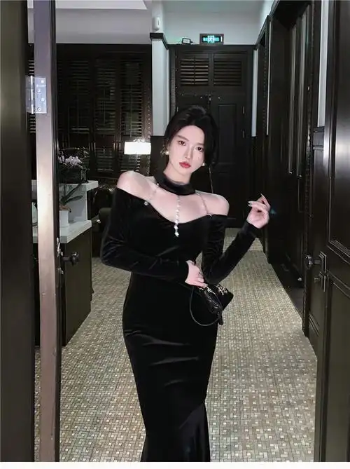 礼莎轻奢气质性感抹胸鱼尾挂脖连衣裙女秋冬感黑色丝绒长裙晚会礼服裙