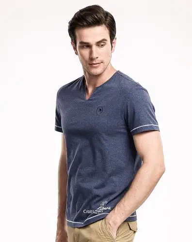 亲肤纯色v领 灰蓝色短袖t恤