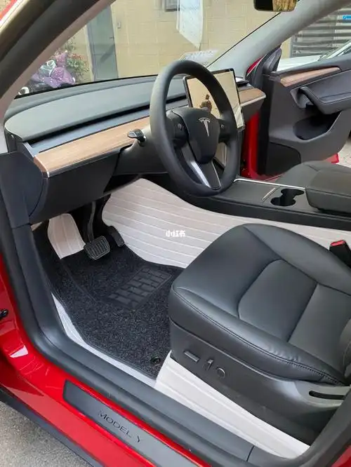 特斯拉model y安装360航空软包脚垫