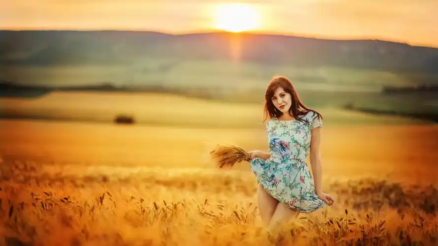 田野野外美女风情写真