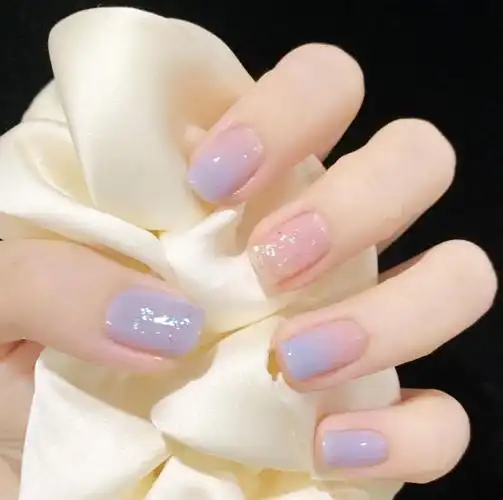 2020简约款清透奶蓝色渐变少女心美甲