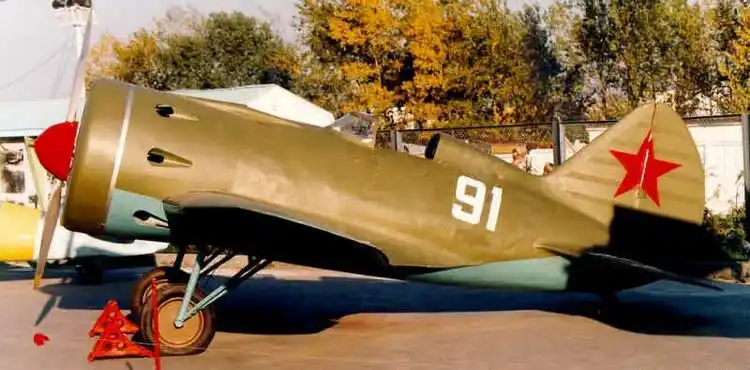 飓风sgr-1820-f-54发动机的伊-16-10型,作为战斗机一直使用到1943年