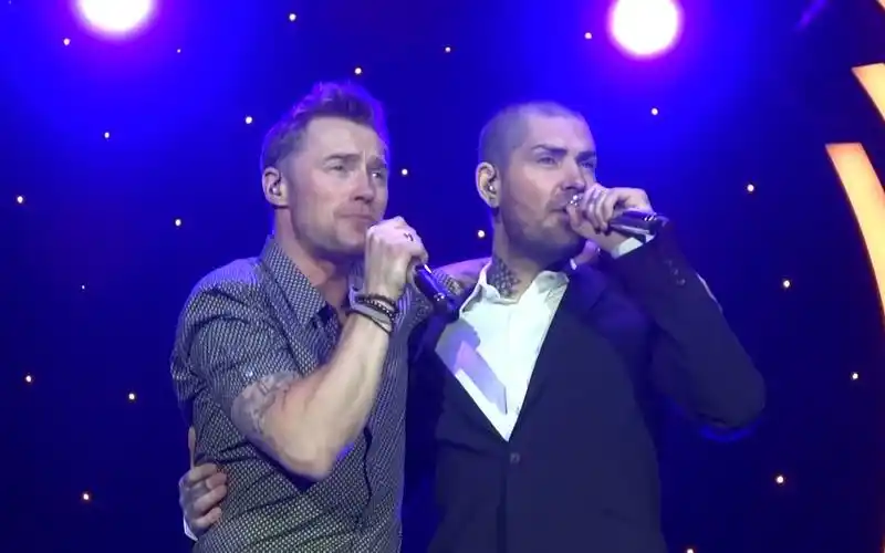 ronankeatingshanelynchrightherewaitingliveat02arenalondon2013