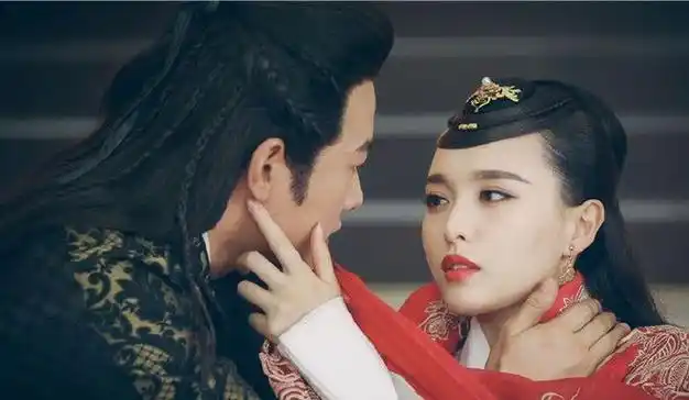 唐嫣跟罗晋算是比较圆满的一对了,两个人之前还合作了一部《锦绣未央