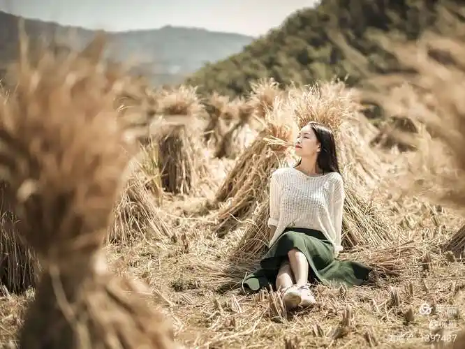 秋色田园邂逅女孩