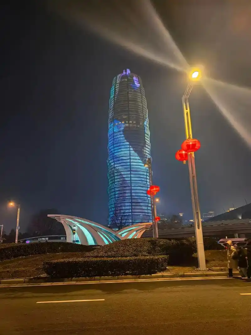 真的对不起我的地铁费#大玉米楼 #无人机灯光秀 - 抖音