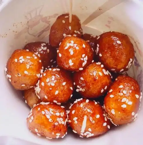 一块钱5个每天卖几千个成都特色小吃糖油果子酥脆又香甜