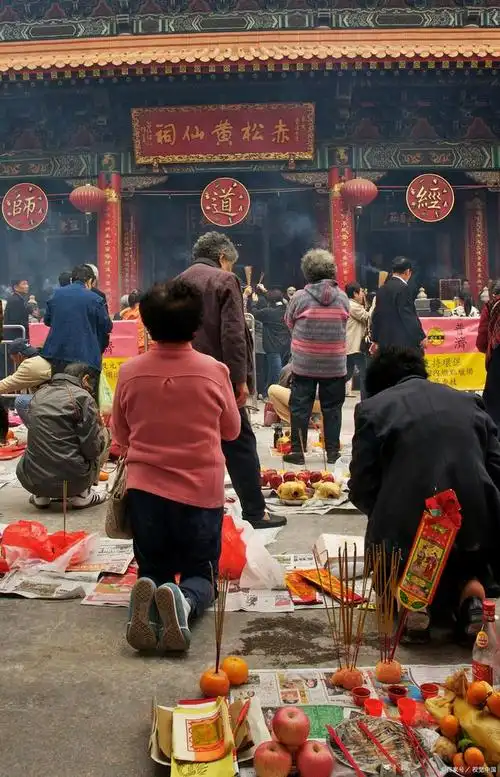 拜天公是中国南方地区特有的传统风俗,潮汕地区普遍都有,通过对天公的