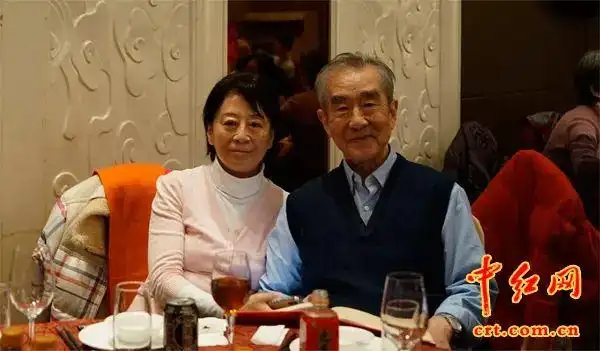 "凤凰女子合唱团"演唱歌曲"凤凰女子合唱团"演唱歌曲为任远芳庆祝82