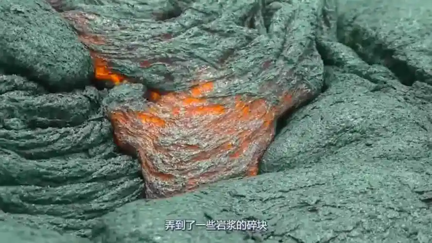 一桶岩浆能将池水煮沸吗岩浆入水的声音太魔性了
