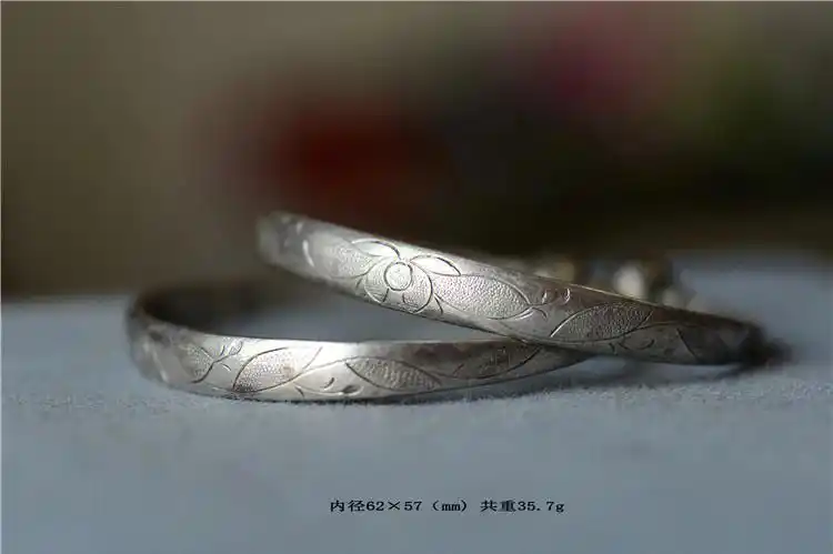 清代老银錾刻荷花带落款蒜头手镯一对