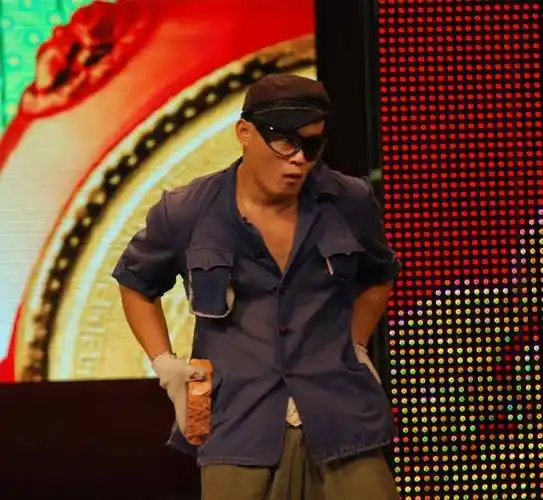 赵本山"最惨徒弟",曾靠捡垃圾过日子,后老婆改嫁给自己兄弟_王金龙