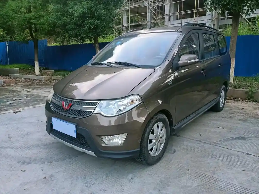 新到一手14年6月五菱宏光s