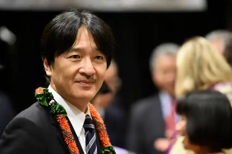 文仁亲王只有一枚菊花勋章,外国勋章有7枚,都是与日本友好之国_绶带