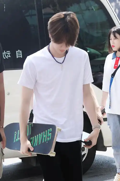 王一博#0315#王一博电影无名#干净粉嫩的白t少年我仿佛闻到了