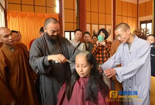 广东韶关东华禅寺观音菩萨圣诞举行剃度法会