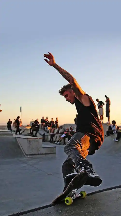 欧美帅气滑板帅哥,高清图片,手机锁屏桌面-壁纸族