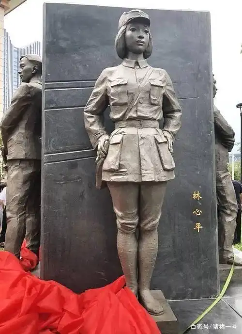 革命女英雄牺牲仅23岁,当街被日军砍成七块扔硫酸桶,尸骨无存