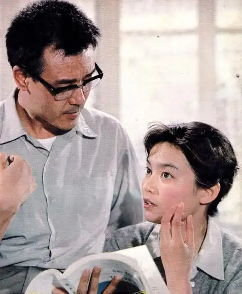 回顾谌容丧夫丧子女婿英达让她心寒梁天给她幸福晚年