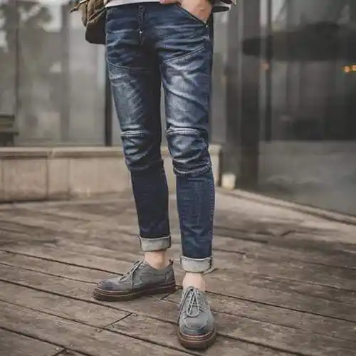 男生一双板鞋的搭配够帅