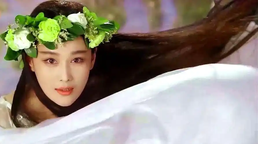 思美人:屈原被山鬼倾国容颜迷住,随她跳下瀑布,这山鬼太美了!