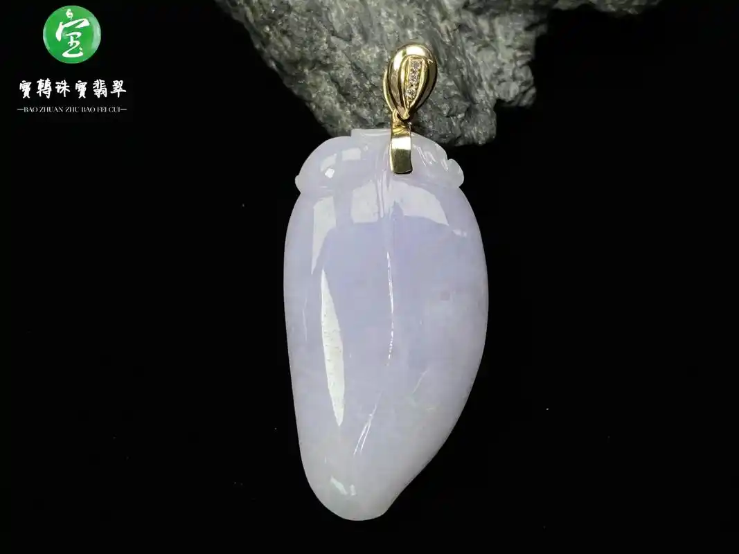 18k金镶嵌扣头天然翡翠寿桃吊坠