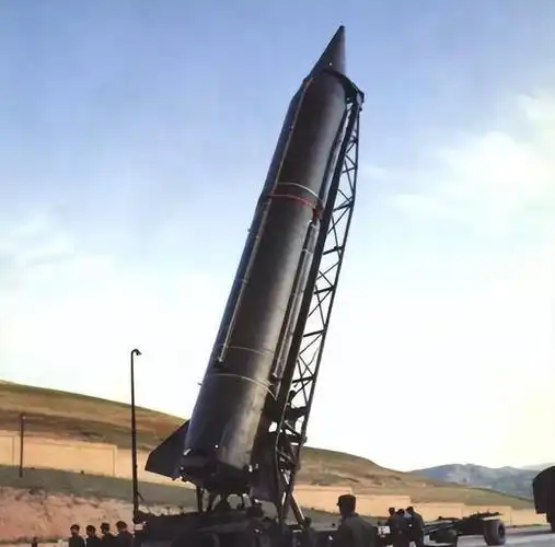 中美俄洲际导弹可携带核弹头数对比美12枚俄18枚中国是多少