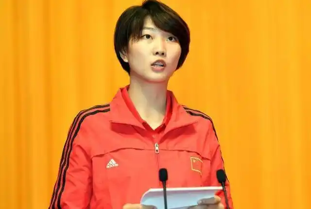 作为副攻在年青一代是佼佼者,但是也有她的不足,身高是她最好的优势