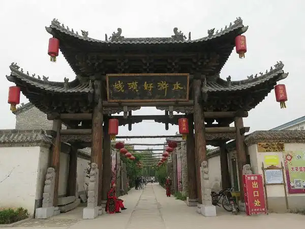 郓城水浒好汉城明清古建筑里演绎水浒故事