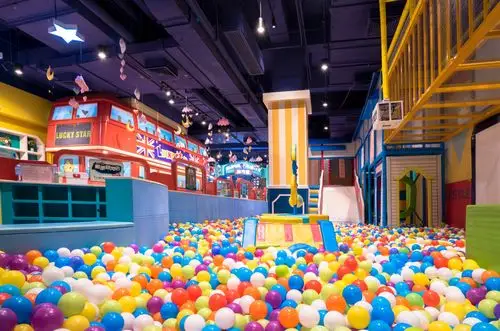 【大玩家旅行】9.9抢东莞国贸幸运星家庭娱乐中心波波池门票1张