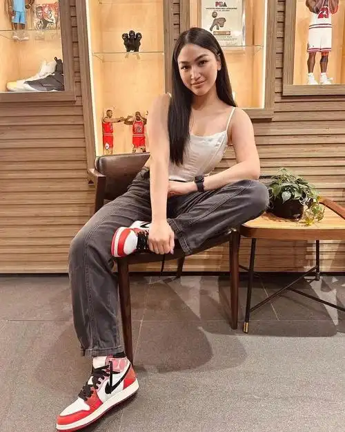 「蜘蛛侠 x aj1」也被放到奥特莱斯摆卖了!|奥特莱斯|aj1_新浪新闻