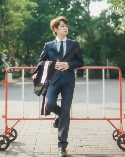 请问flukenatouch是你们学校的吗