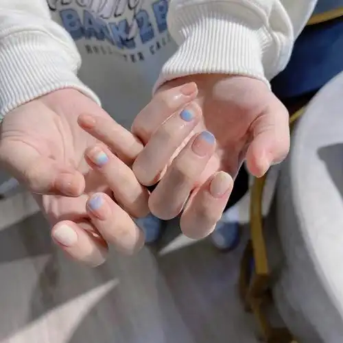 短指甲款式棉花糖美甲