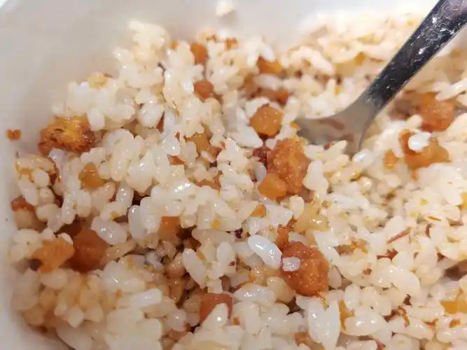 香喷喷的猪油渣拌饭