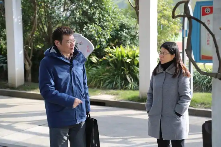 曹杨二中王洋校长走访我校并指导工作