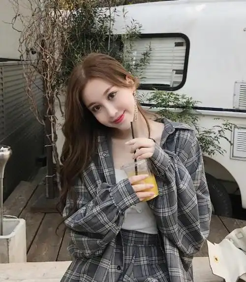 赵梦玥uu微博生活照写真55开卢本伟女友uu近期生活图片写真