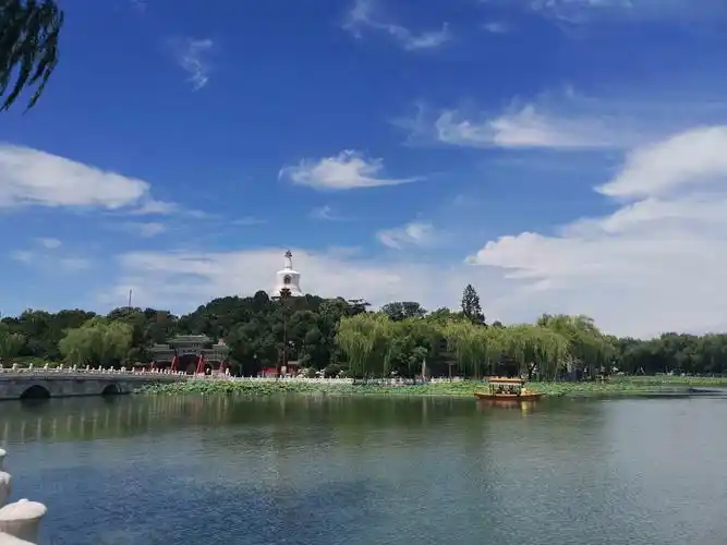 全不能型tin 的想法: 北海公园夏游记 北海公园位于北京的西城