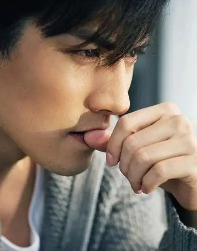 靳东霍建华胡歌钟汉良吴尊男星侧颜逆天谁最帅