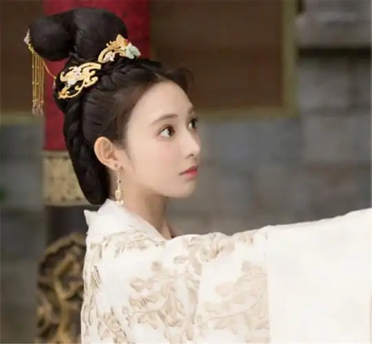 军嫂重生文:前世她被抢未婚夫,重生九零年,抓住大院少校不放手