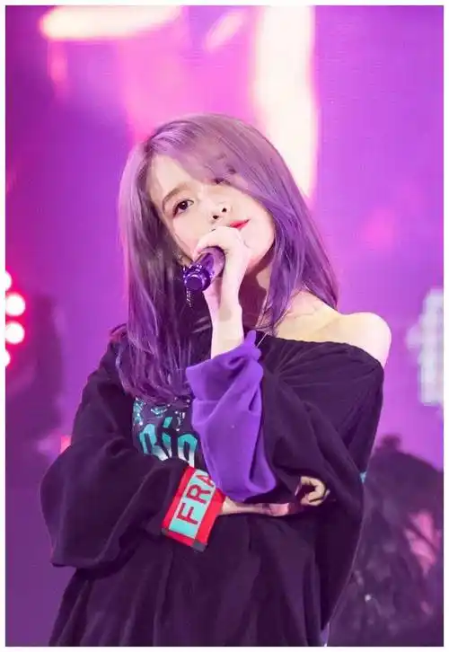 原创iu李知恩只有162cm挑战紫发造型意外惊艳果然身高不影响颜值