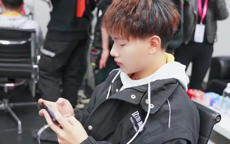 qgfly20191215直播奔跑吧骄傲的少年