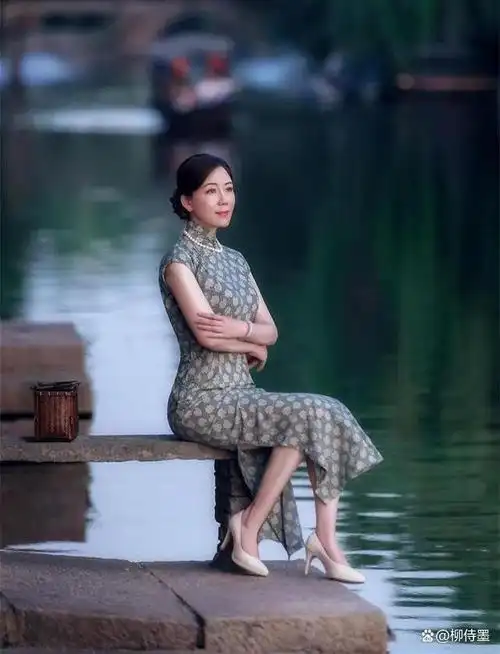 旗袍摄影怎么摆姿势?2句拍照口诀,端庄优雅很上镜