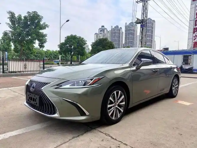 这个颜色的雷克萨斯es300h你们爱了吗反正我爱了