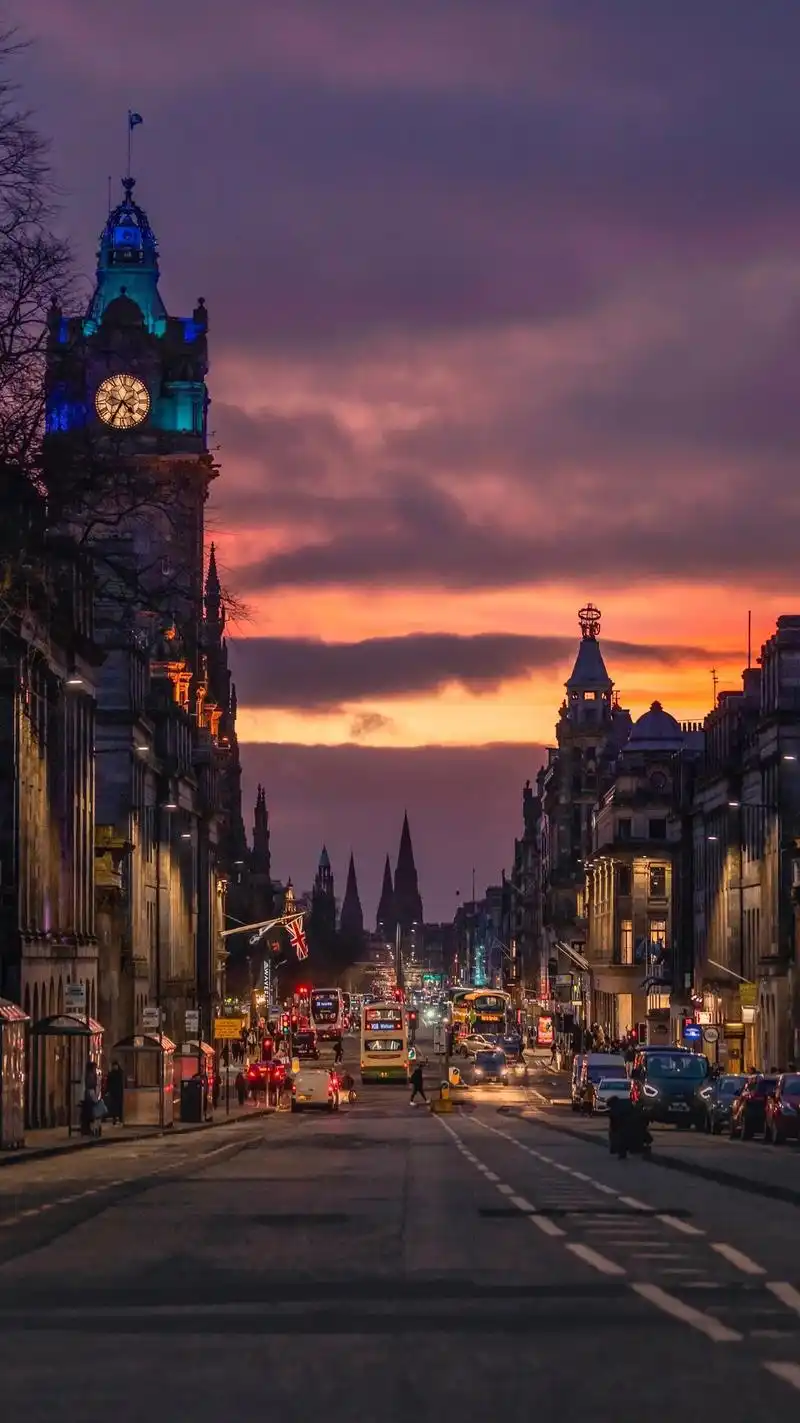 爱丁堡|不小心闯入魔法世界.#摄影 #治愈系风景 #晚霞 # - 抖音